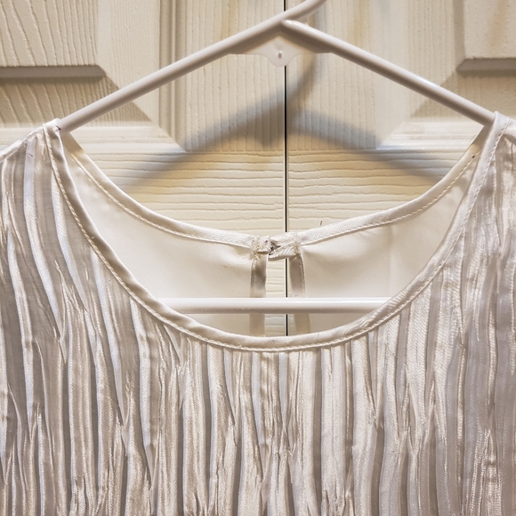 White Sleeveless Pullover Top - Picture 7 of 11